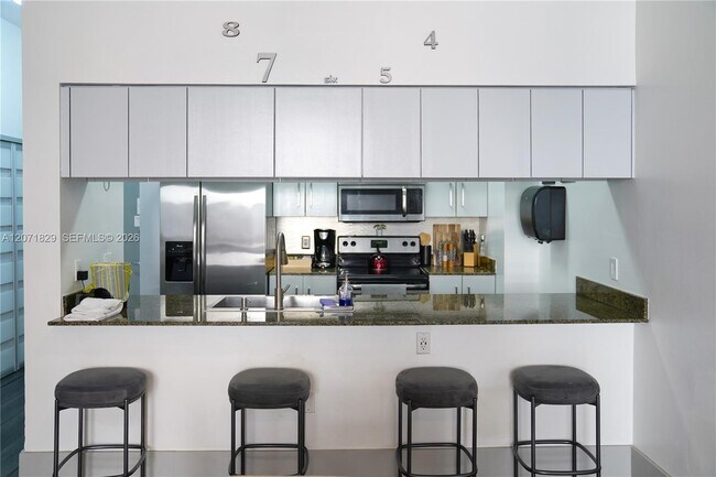 Building Photo - 1200 Brickell Bay Dr