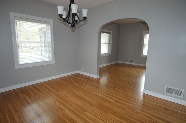 Building Photo - Wonderful 2 Bedroom/2 Bathroom House for Rent