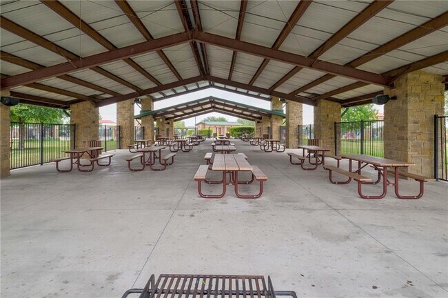 Building Photo - 806 Pepperbark Loop