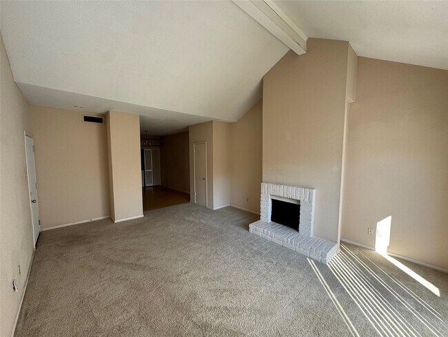 Building Photo - 2100 Tanglewilde St