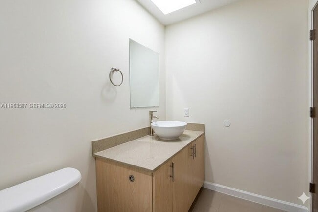 Building Photo - 2780 SW 33rd Ave