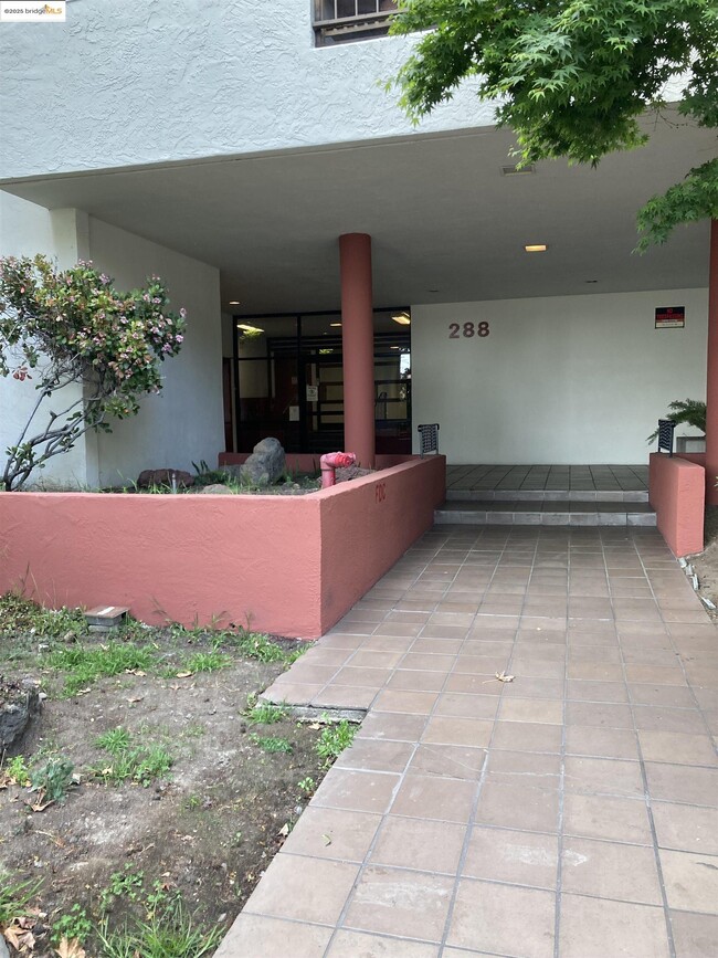 Building Photo - 288 Whitmore St
