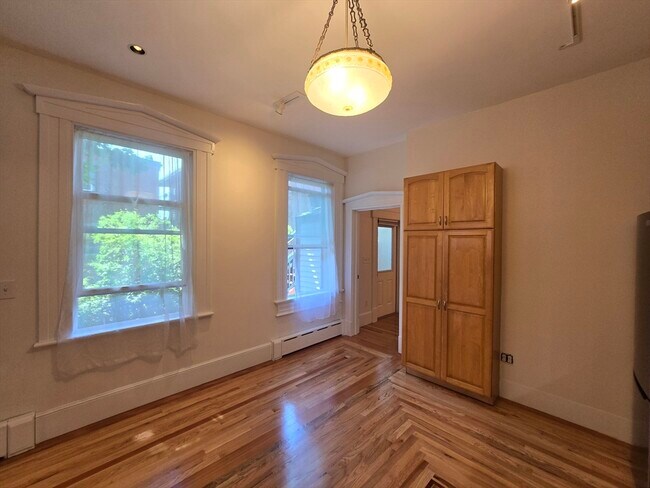 Building Photo - 116 Winnisimmet St