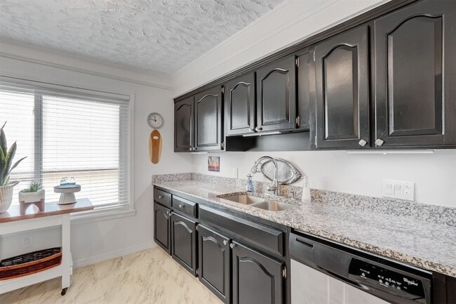 Building Photo - 338 Tarpon Ave