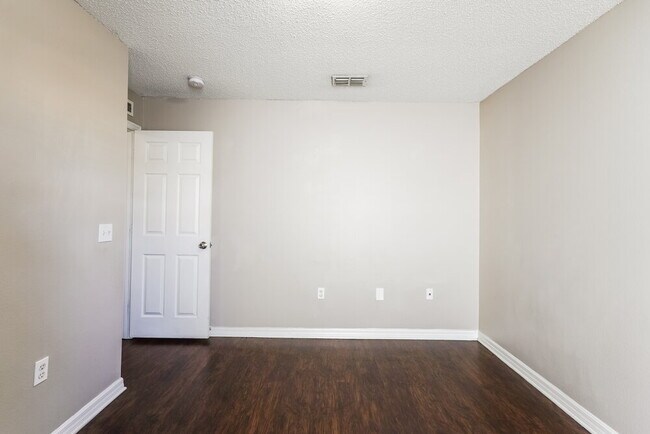 Building Photo - 2688 Whispering Trails Dr