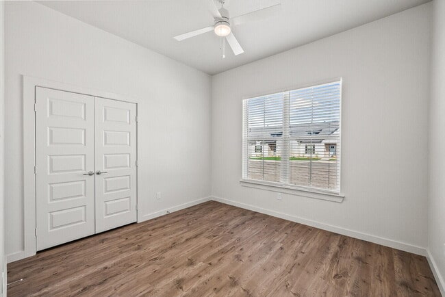 Building Photo - 10918 Albany Ave