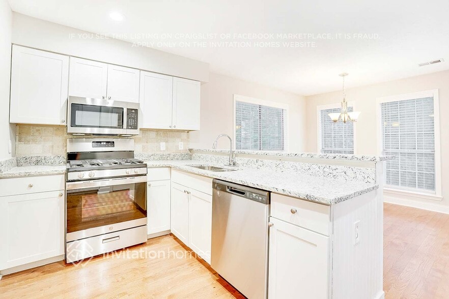 Building Photo - 695 Shore Pl