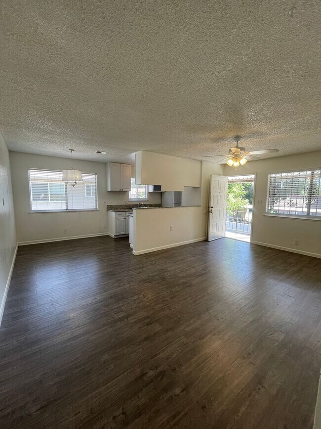 Building Photo - Lovely 2 Bedroom /  1 Bathroom for rent $2...