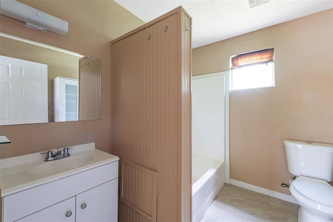 Building Photo - 202 Norview Dr