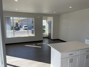 Building Photo - Modern design 3-bed, 2.5-bath duplex available