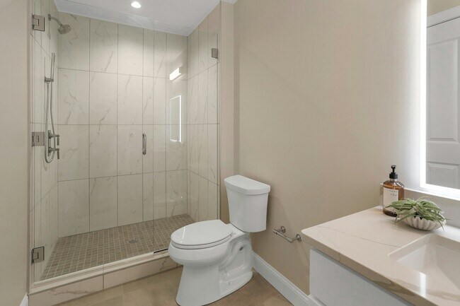 Building Photo - 340 Heights Rd