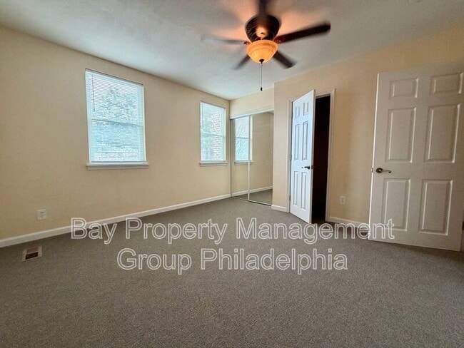 Building Photo - 1668 E Walnut Ln