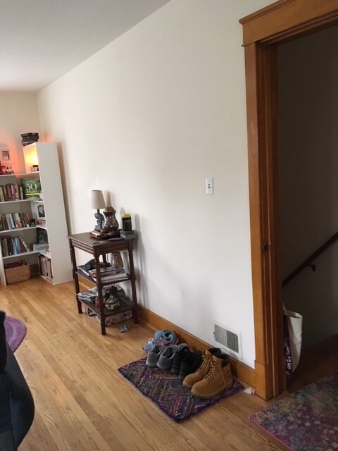 Building Photo - 381 Feura Bush Rd