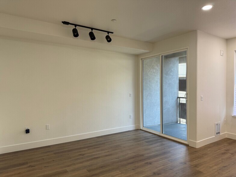 Building Photo - 1121 40th St