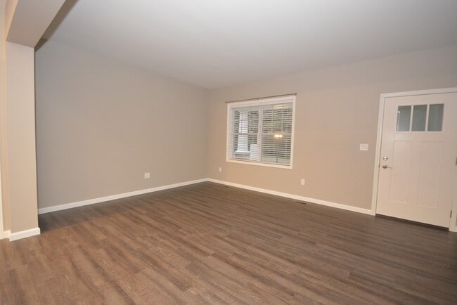 Building Photo - 512 Dearbaugh Ave