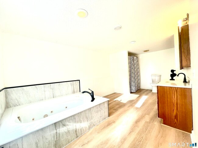 Building Photo - 112 Woodbine St