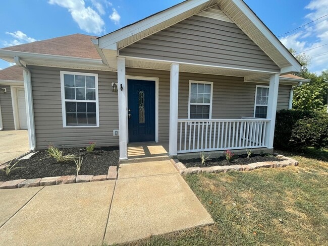 Building Photo - 3 Bedroom 2 Bath Home For Rent Near 101st!