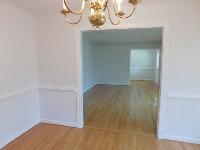 Building Photo - 3701 Lavenham Rd