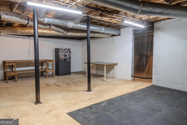 Building Photo - 2858 Livsey Dr