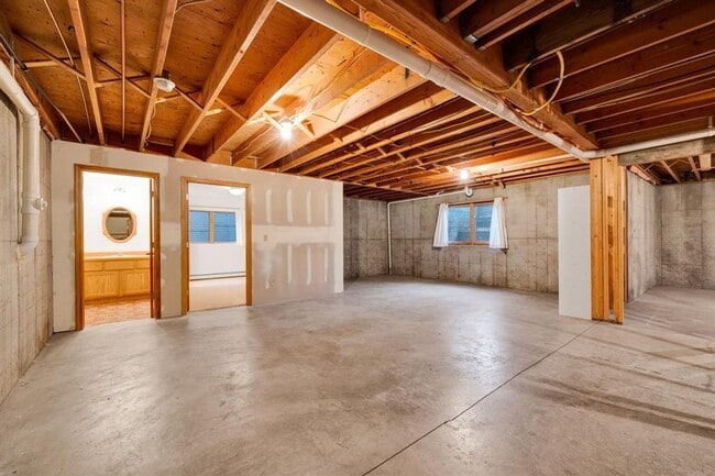 Building Photo - Great 3br Home Near UM Available ASAP