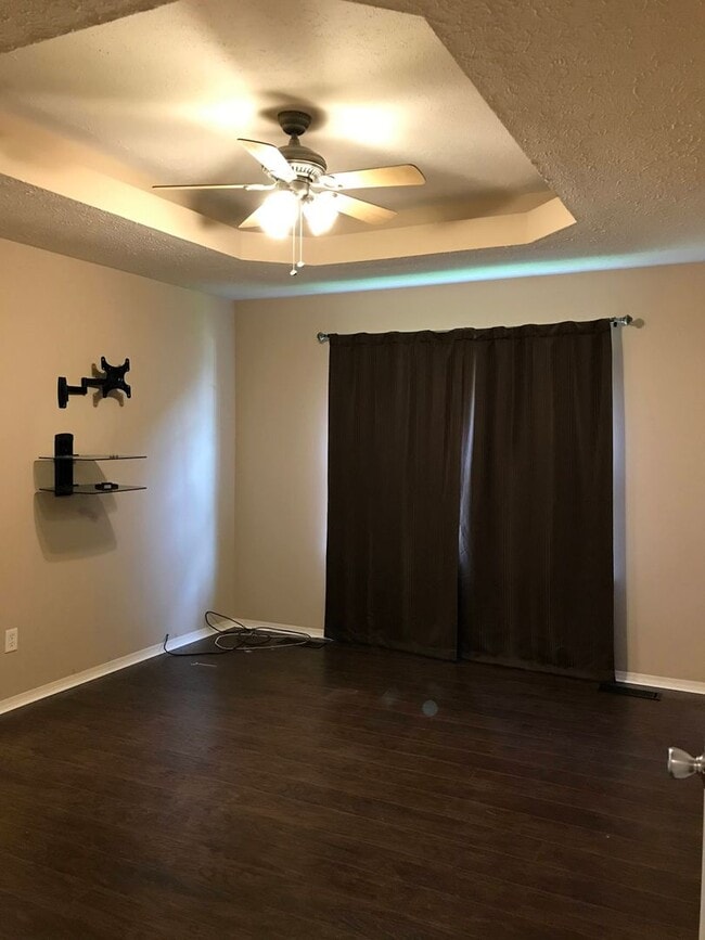 Building Photo - Executive Rental All Brick Home near South...
