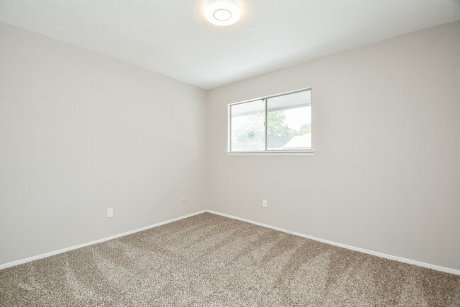 Building Photo - 5809 Village Forest Ct