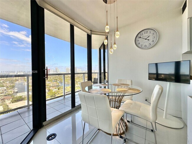 Building Photo - 3640 Yacht Club Dr