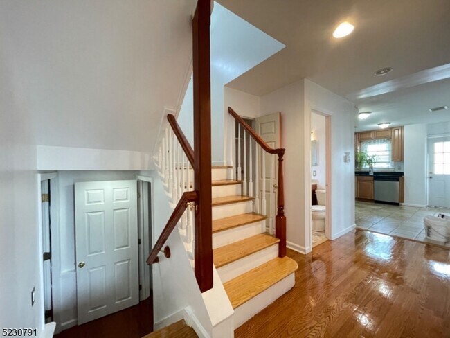 Building Photo - 39 Hillman Dr