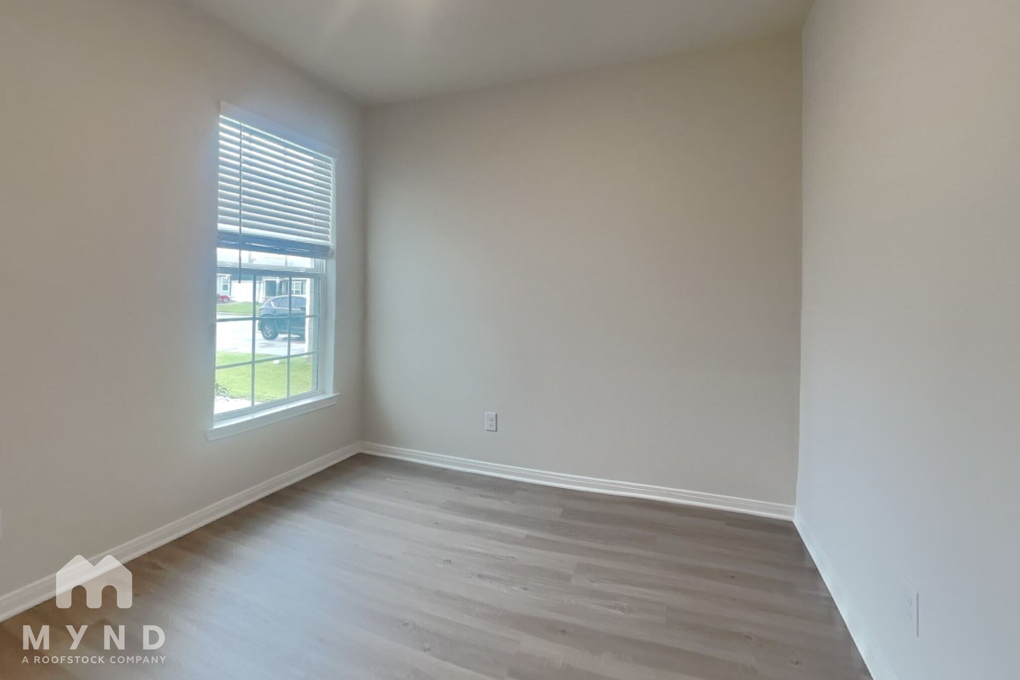 Building Photo - 15431 Maple Ter Dr