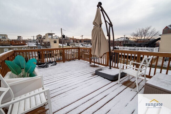 Building Photo - 1125 S Clinton St