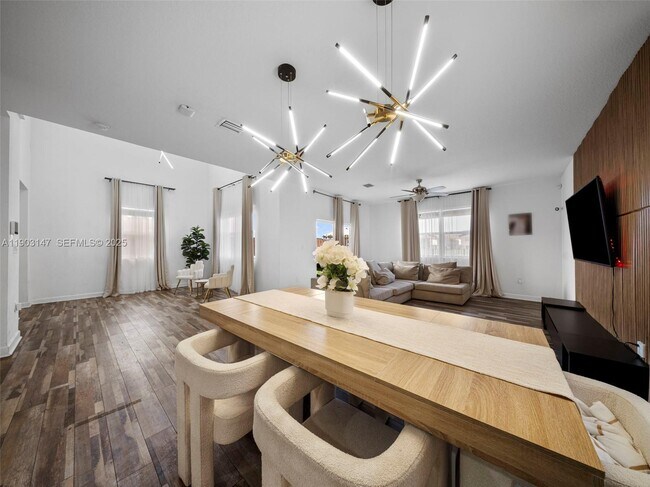 Building Photo - 1411 SE 26th Rd