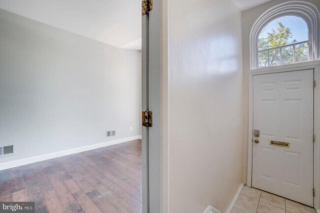 Building Photo - 1522 E Baltimore St