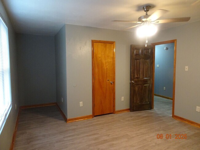 Building Photo - 3 Bedroom, 1.5 Bath Duplex in Hampton for ...