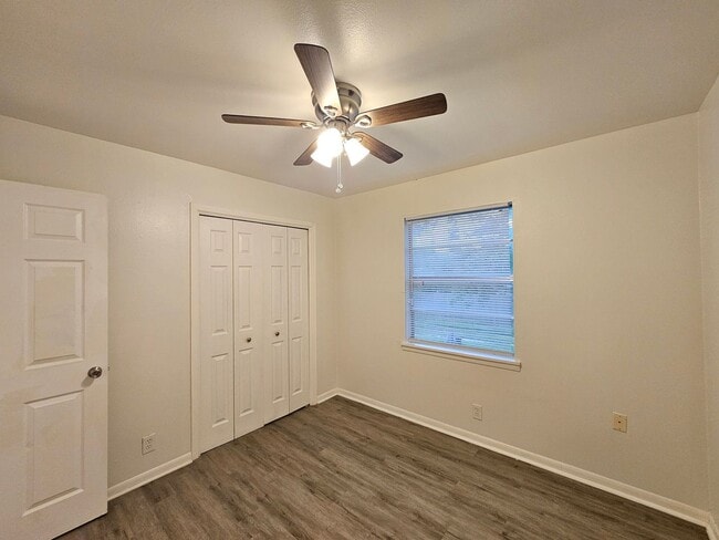 Building Photo - HUGE RENT REDUCTION AND $99 MOVE IN SPECIAL!