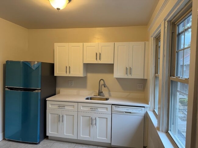 Building Photo - Wonderful Duplex in the Heart of Squirrel ...