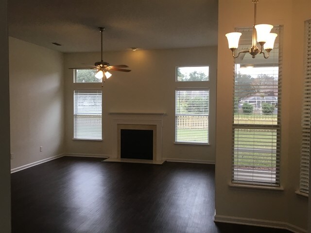 Building Photo - 157 N Lake Cunningham Ave