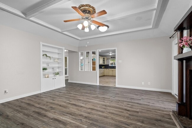 Building Photo - 2121 Sunrise Trail