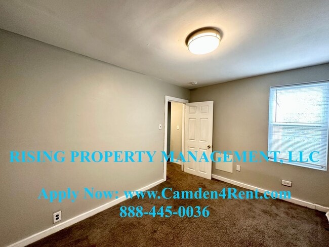Building Photo - Renovated 3 Bedroom 1.5 Bathroom home in t...