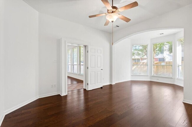 Building Photo - 2127 Clear Lake Pl