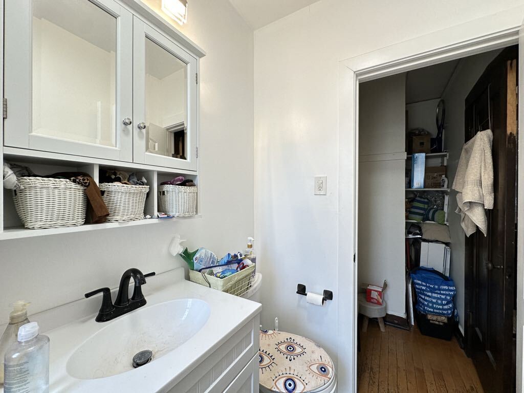 Building Photo - 3843 N Greenview Ave