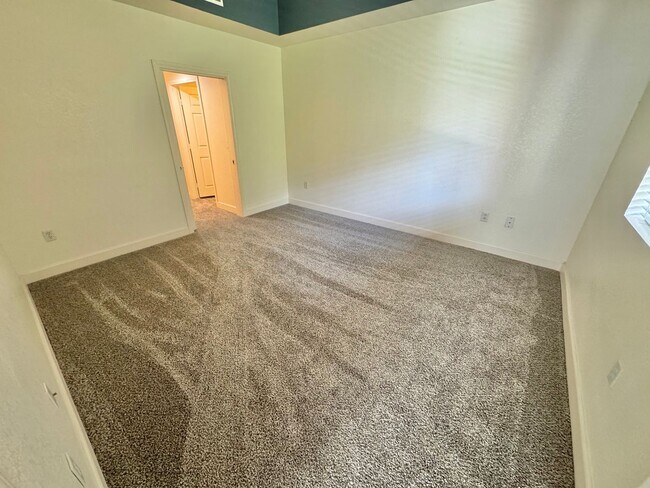 Building Photo - Guard-Gated spacious 2-Bedroom Condo Near the Las Vegas Strip