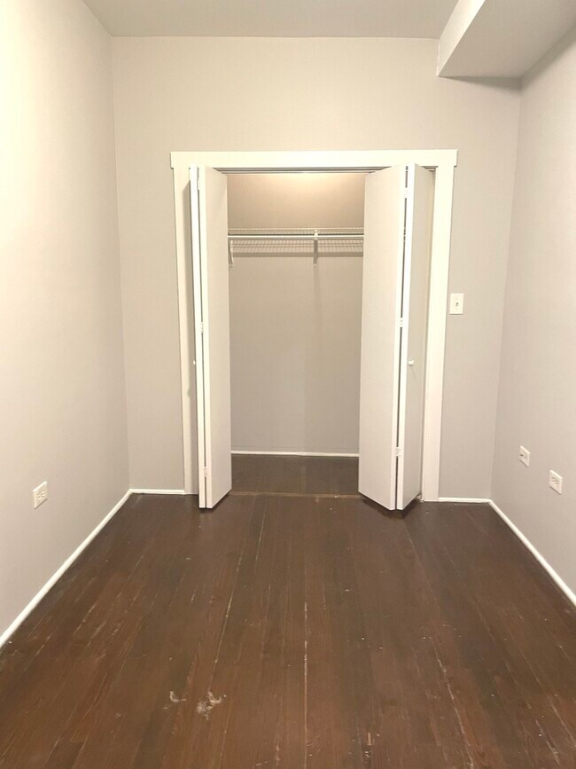 Building Photo - 3336 W Beach Ave