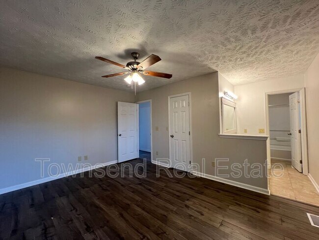 Building Photo - 7121 Dayspring Dr