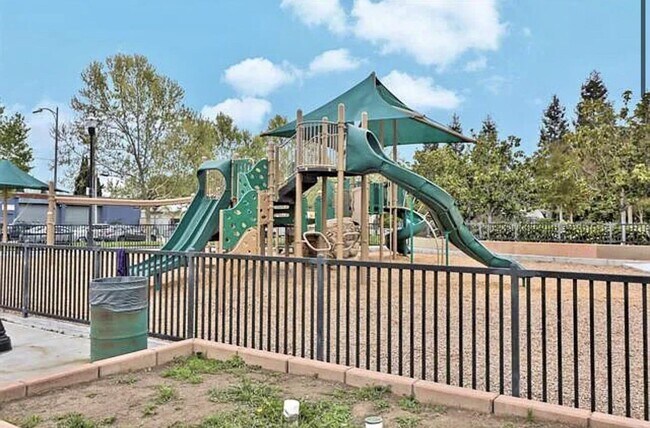 Building Photo - 201 Cahill Park Dr