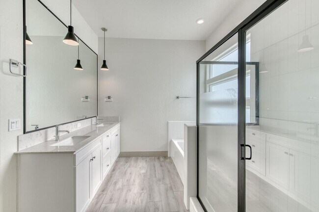 Building Photo - 860 Spg St W