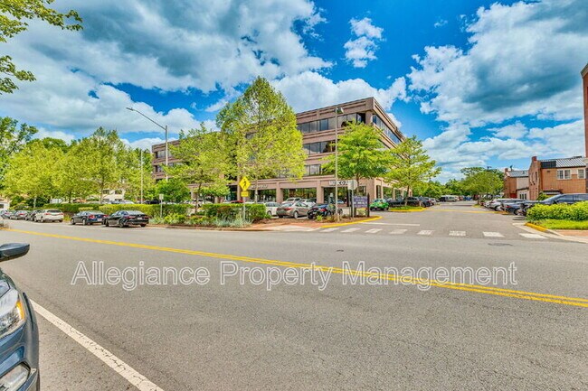 Building Photo - 6800 Fleetwood Rd