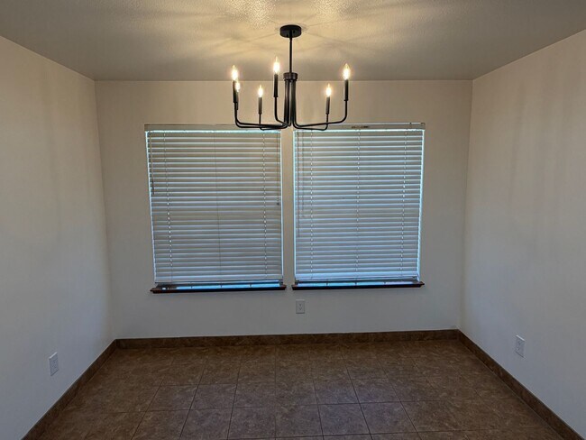 Building Photo - 5933 W Iris Ct