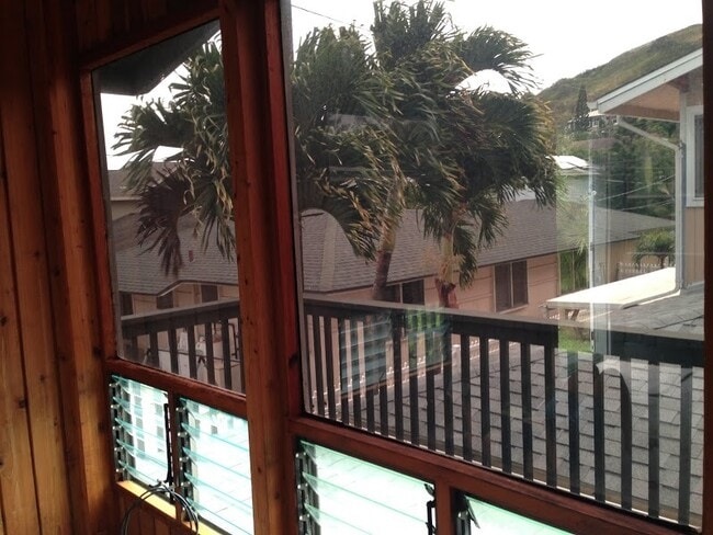 Building Photo - 2 BEDROOM, 1 BATHROOM COTTAGE IN KAILUA