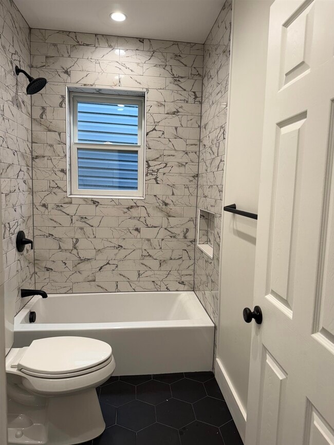 Building Photo - 664 Palisade Ave