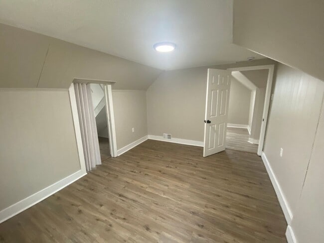 Building Photo - Renovated 4-Bedroom Home – We Welcome Sect...